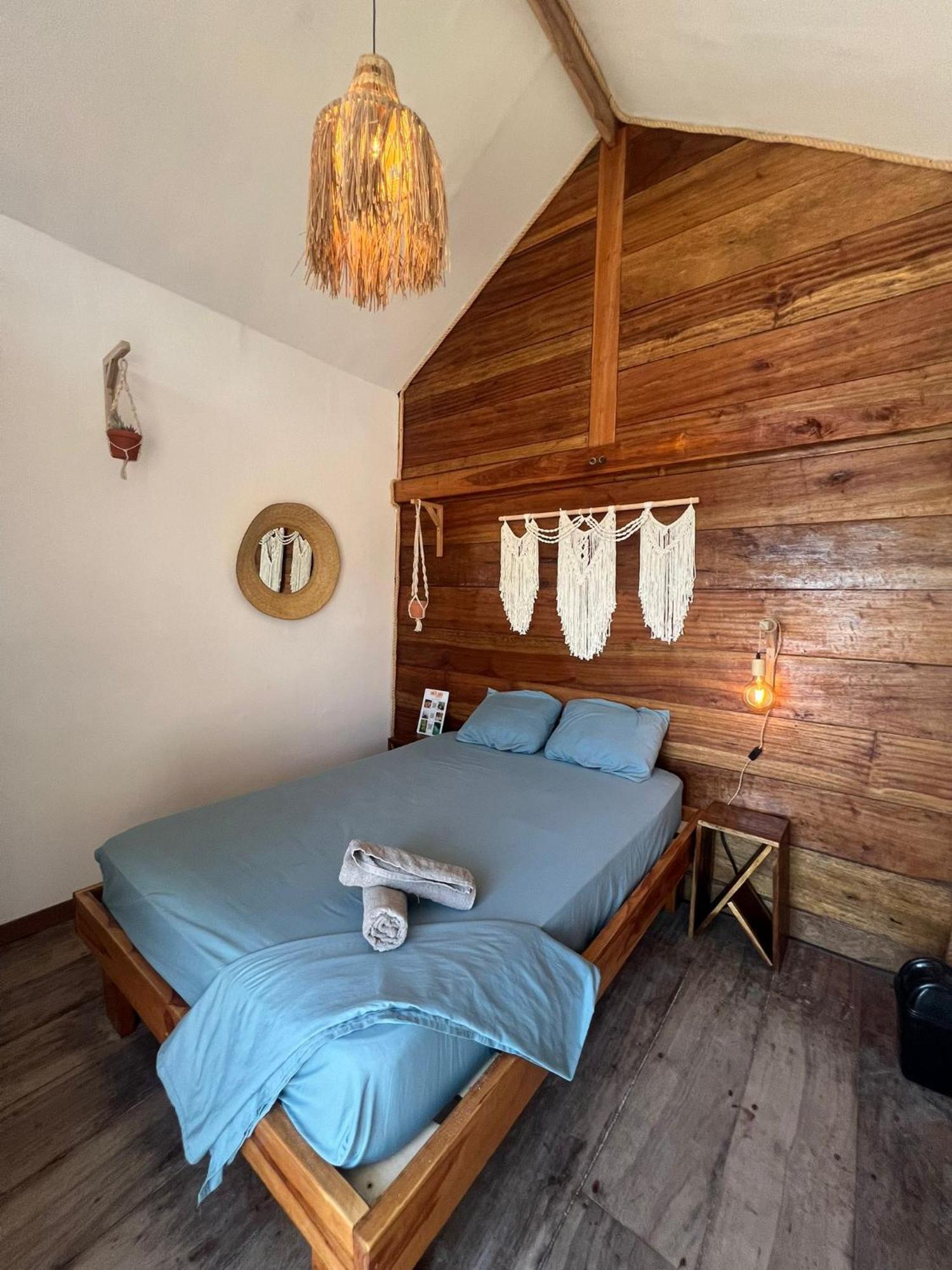 Santa Lova Eco-hostel Tintipan Island Exterior foto